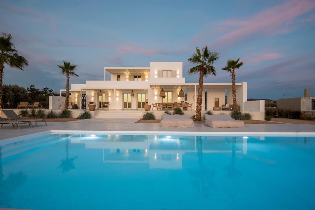 Moderne Mit Pool Und Meerblick